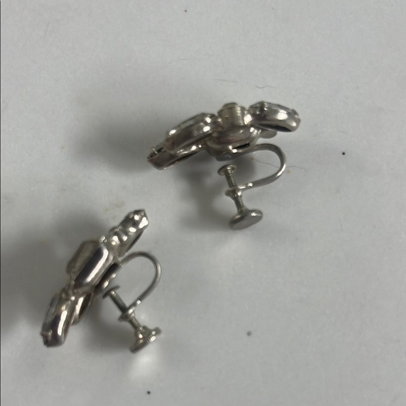 Vintage Elegant Silver Crystal Earrings - Picture 4 of 6
